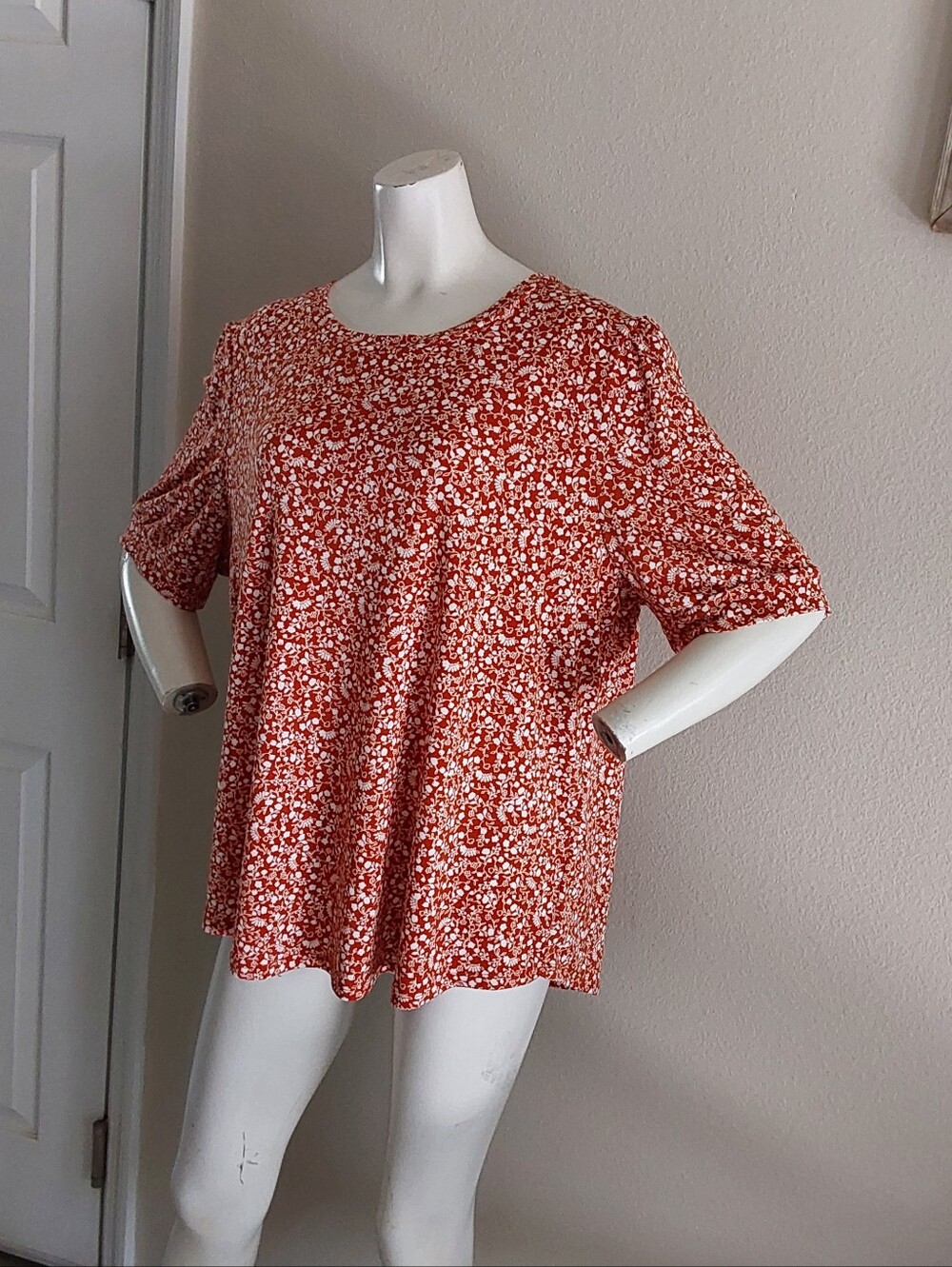 Adrianna Papell Coral Printed Puff-Sleeve Blouse - Picture 4 of 6